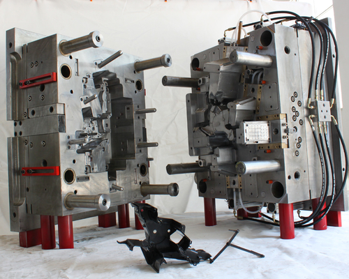 Car Parts Plastic Injection Mould Functional Big Size With YUDO Hot Runner