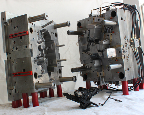 Car Parts Plastic Injection Mould Functional Big Size With YUDO Hot Runner